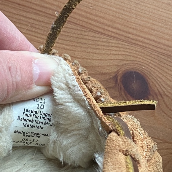 Minnetonka Women’s Sz 10 Moccasin Slippers Tan Suede Faux Fur Lined Indoor Shoe - Picture 4 of 4